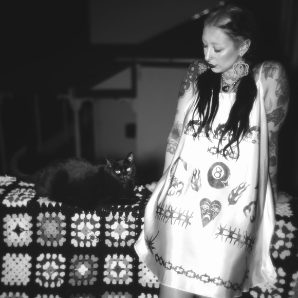 ♠ Vintage white silk slip dress with print ♠ - Picture 3 of 4